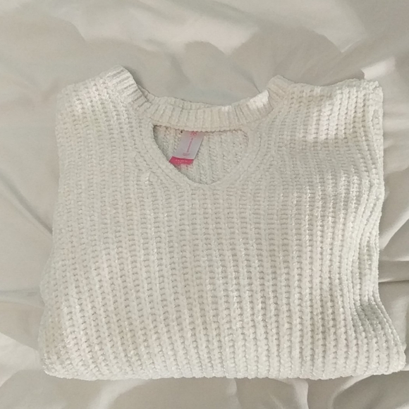 Sweater - Picture 2 of 4